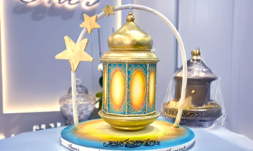 Ramadan lantern custom cake featuring a traditional fanous design, crescent moon details, and festive colors created for Ramadan celebrations.